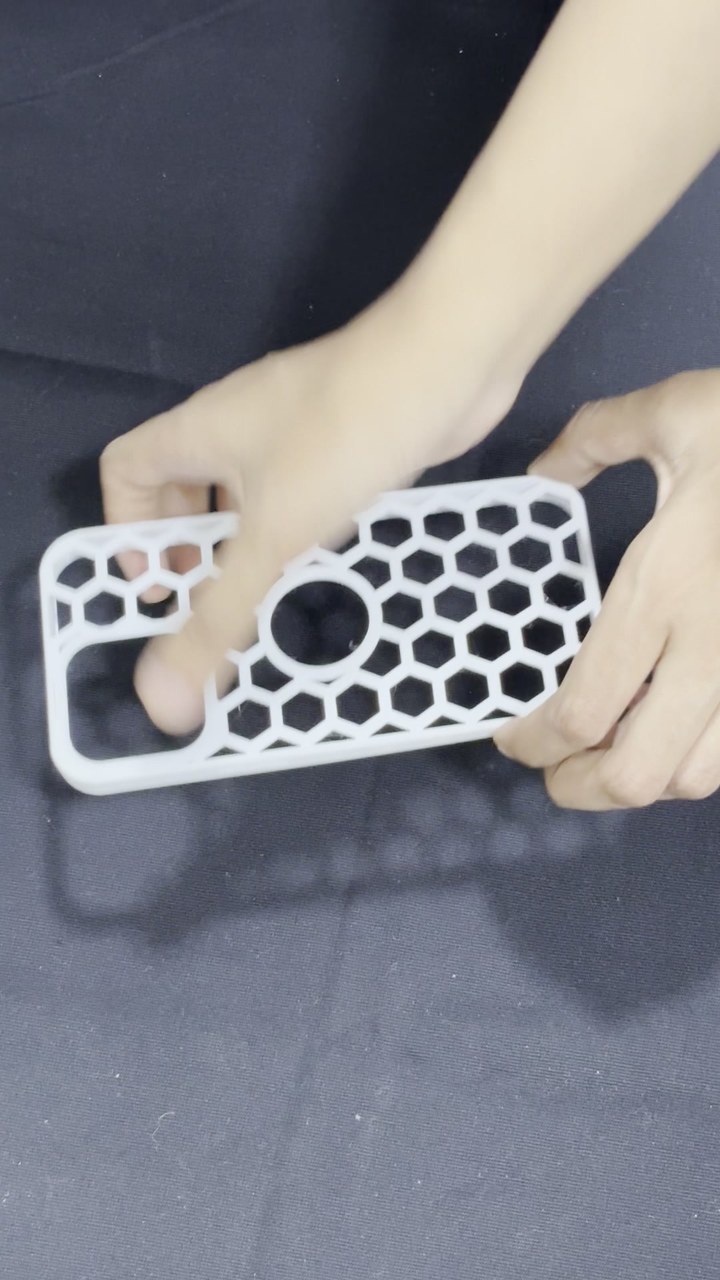 Flexible 3D printed phone case with a hexagonal lattice pattern